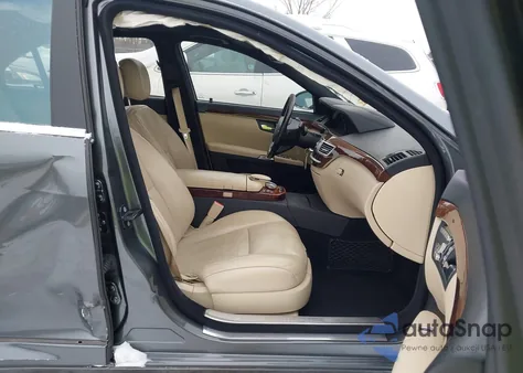 2007 Mercedes-Benz S 550 4Matic z USA, uszkodzony, nr VIN WDDNG86XX7A097769